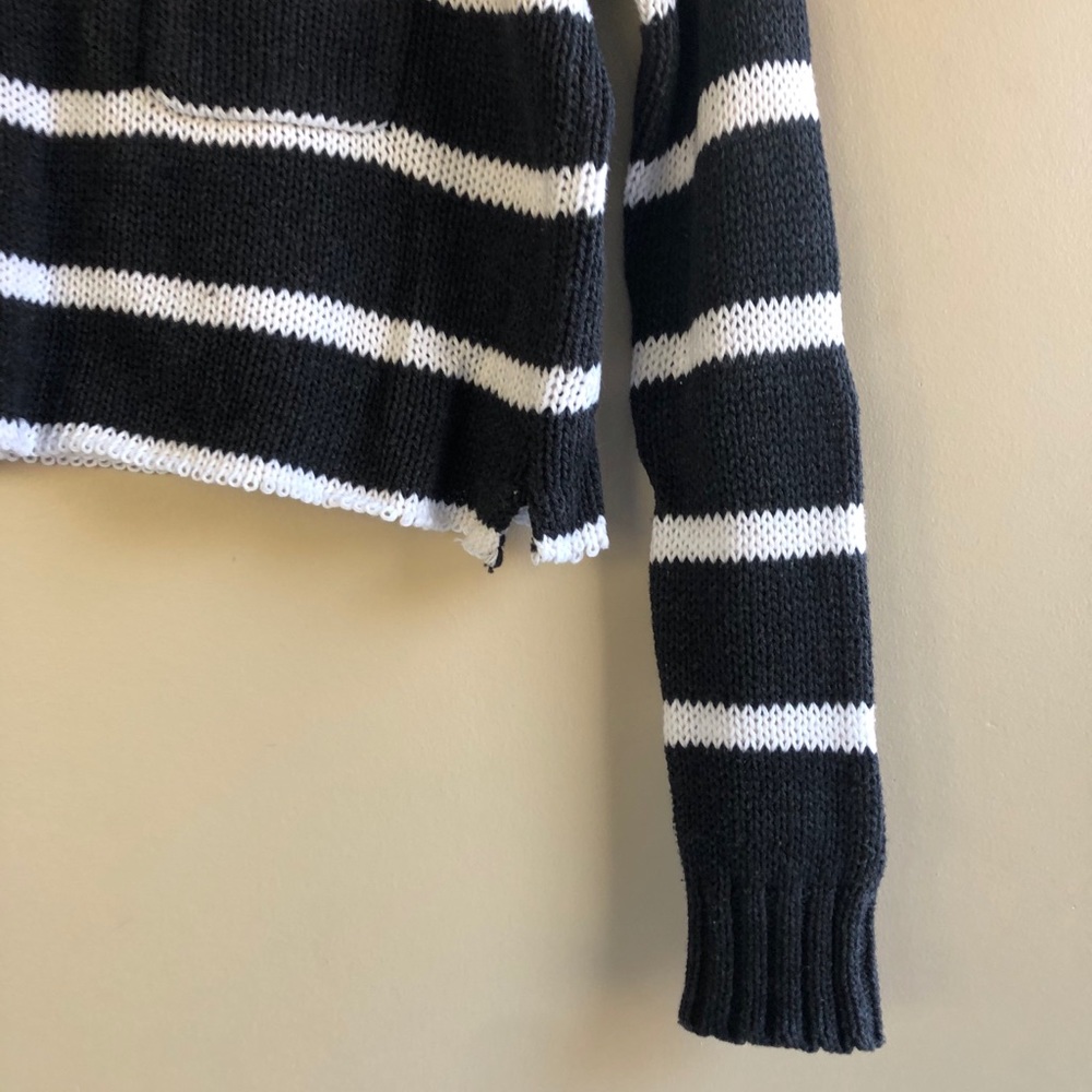 Cropped Striped Sweater - Picture 5 of 7